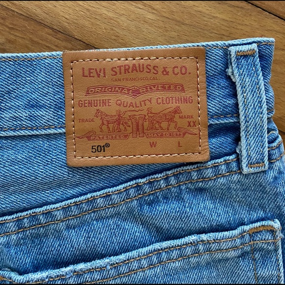 Like New Levis 501 high waisted shorts - Picture 1 of 3